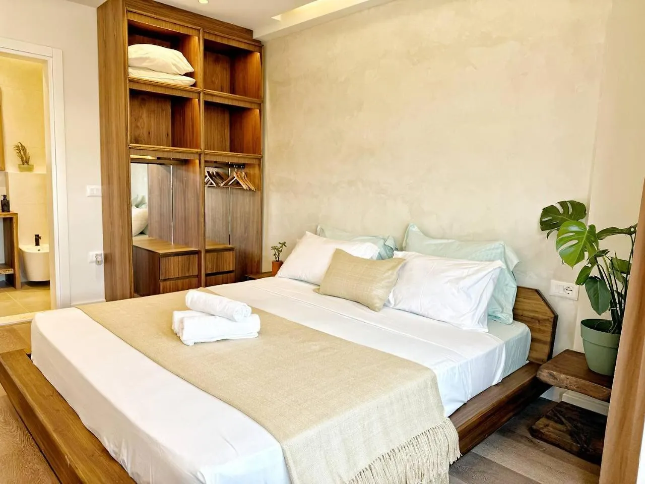 The Elegance Stay Durres 0*,  Albania